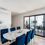 Stunning 3 Bdr Flat W/ Rooftop Pool By Lovelystay אלבופיירה