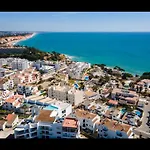 Stunning 3 Bdr Flat W/ Rooftop Pool By Lovelystay דירה *