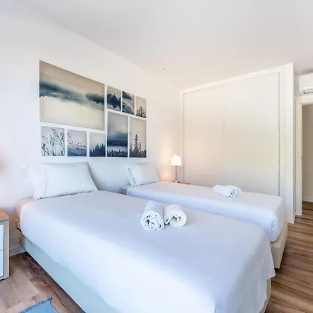 Stunning 3 Bdr Flat W/ Rooftop Pool By Lovelystay * Αλμπουφέιρα