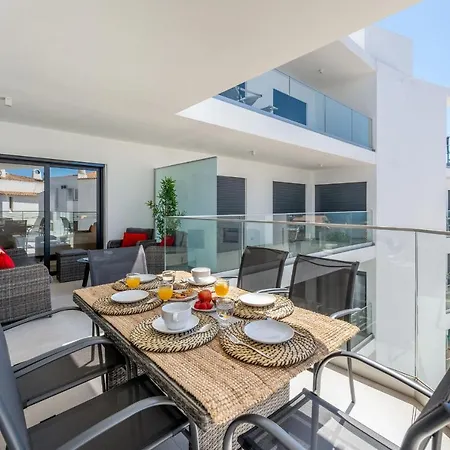 Stunning 3 Bdr Flat W/ Rooftop Pool By Lovelystay Apartamento