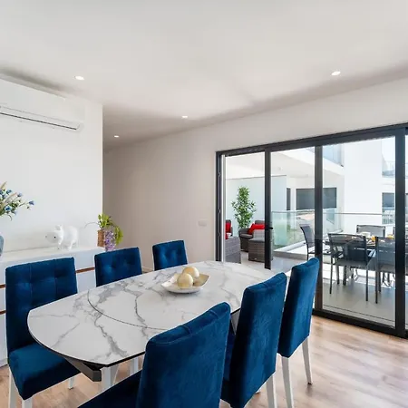 Stunning 3 Bdr Flat W/ Rooftop Pool By Lovelystay Αλμπουφέιρα