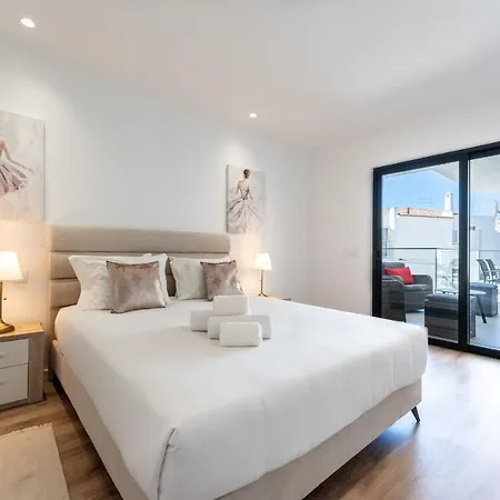Stunning 3 Bdr Flat W/ Rooftop Pool By Lovelystay * Αλμπουφέιρα