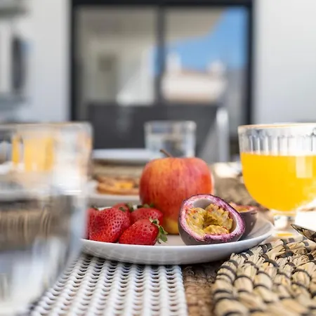 Stunning 3 Bdr Flat W/ Rooftop Pool By Lovelystay Αλμπουφέιρα