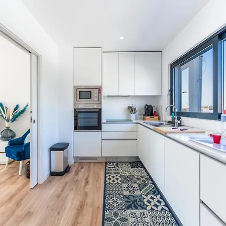 Stunning 3 Bdr Flat W/ Rooftop Pool By Lovelystay