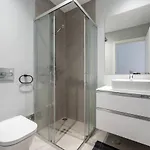 Stunning 3 Bdr Flat W/ Rooftop Pool By Lovelystay *
