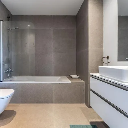 Stunning 3 Bdr Flat W/ Rooftop Pool By Lovelystay Appartamento Albufeira